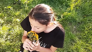 I gave my neighbor flowers&comma; and she thanked me with cunnilingus - Girls shoot off orgasm